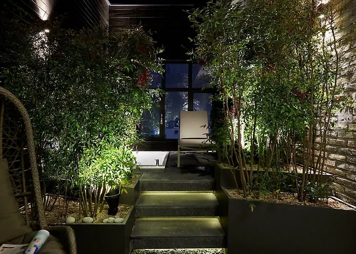 9 Brick Hotel