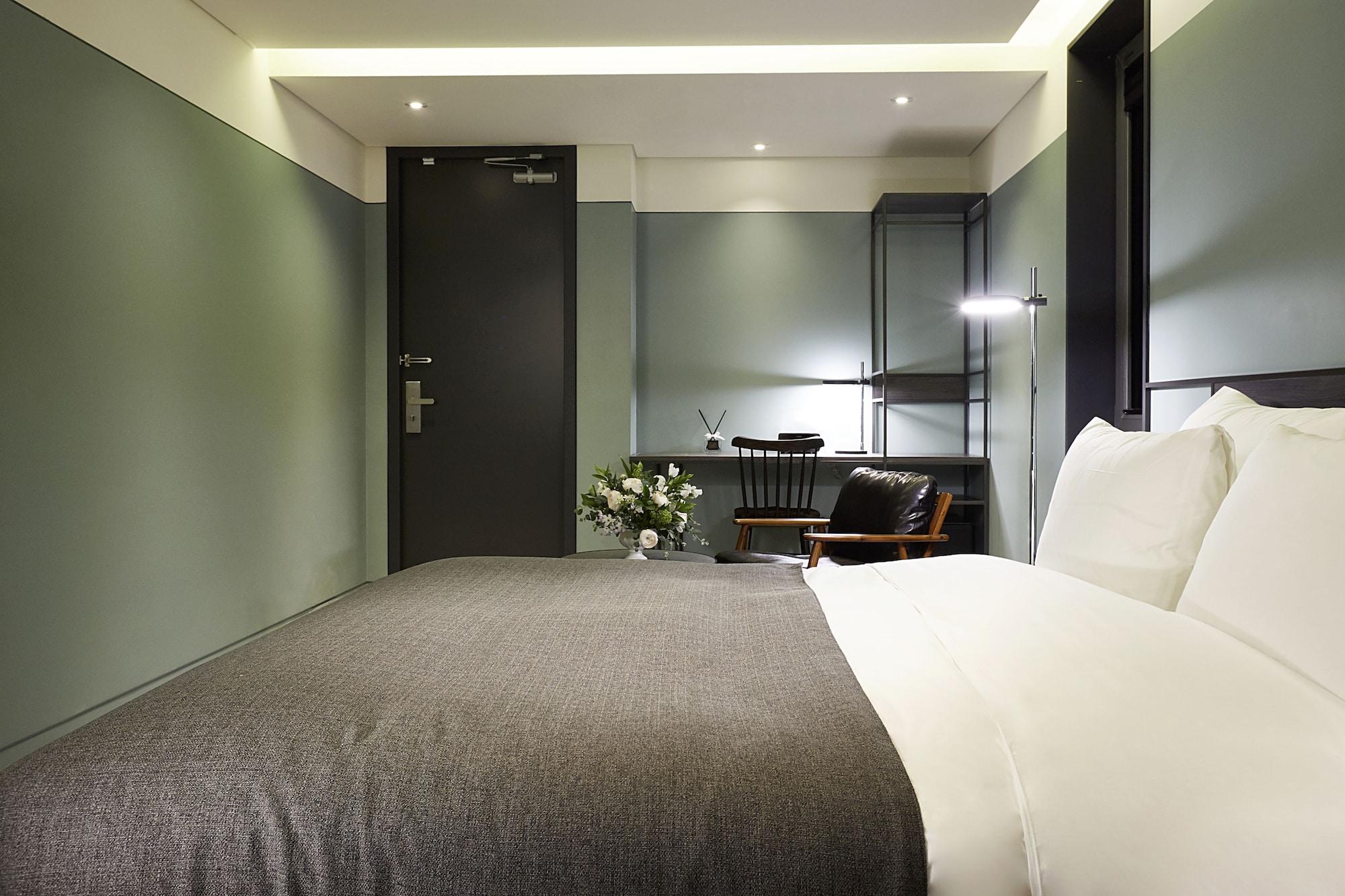 9 Brick Hotel