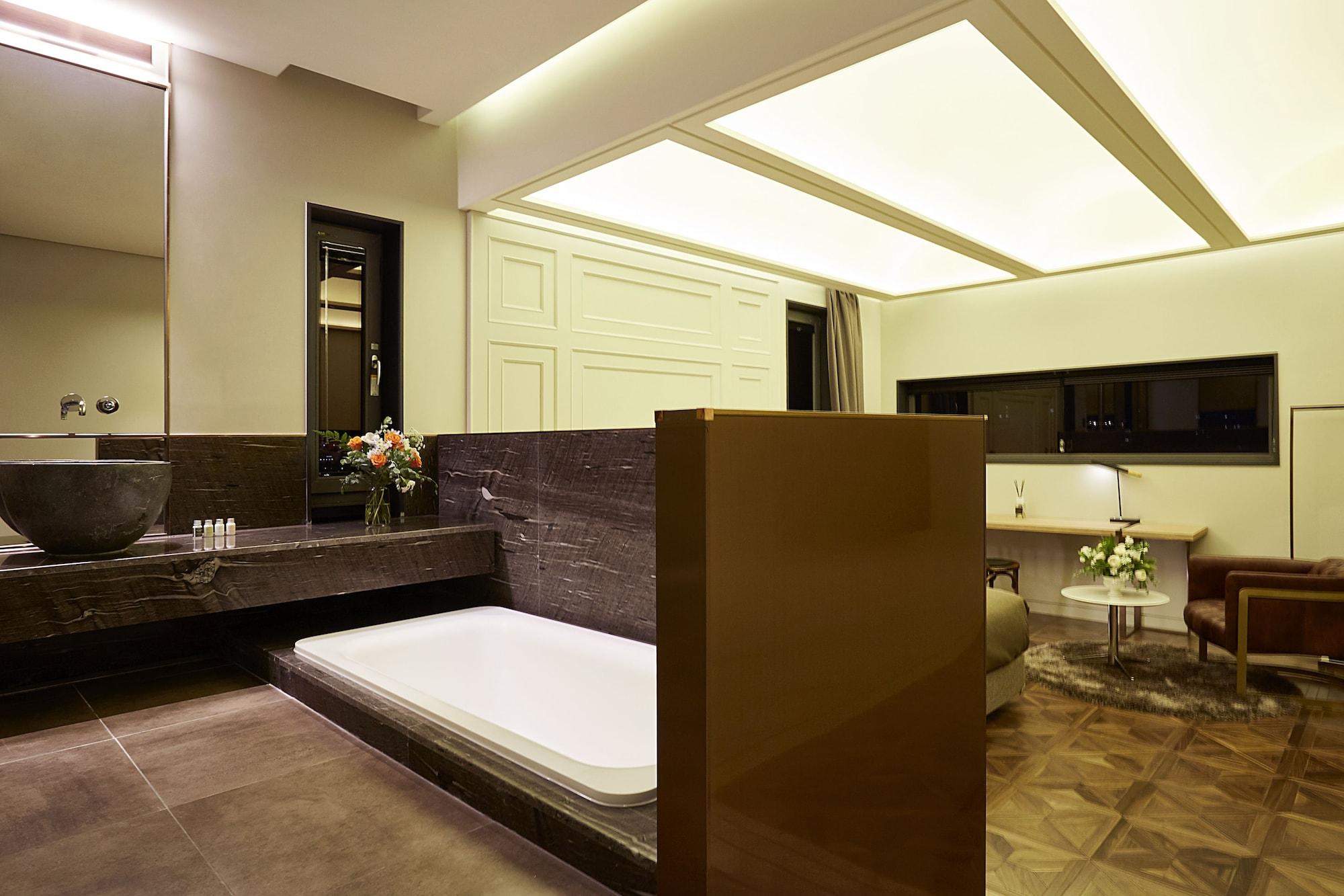 9 Brick Hotel 3*