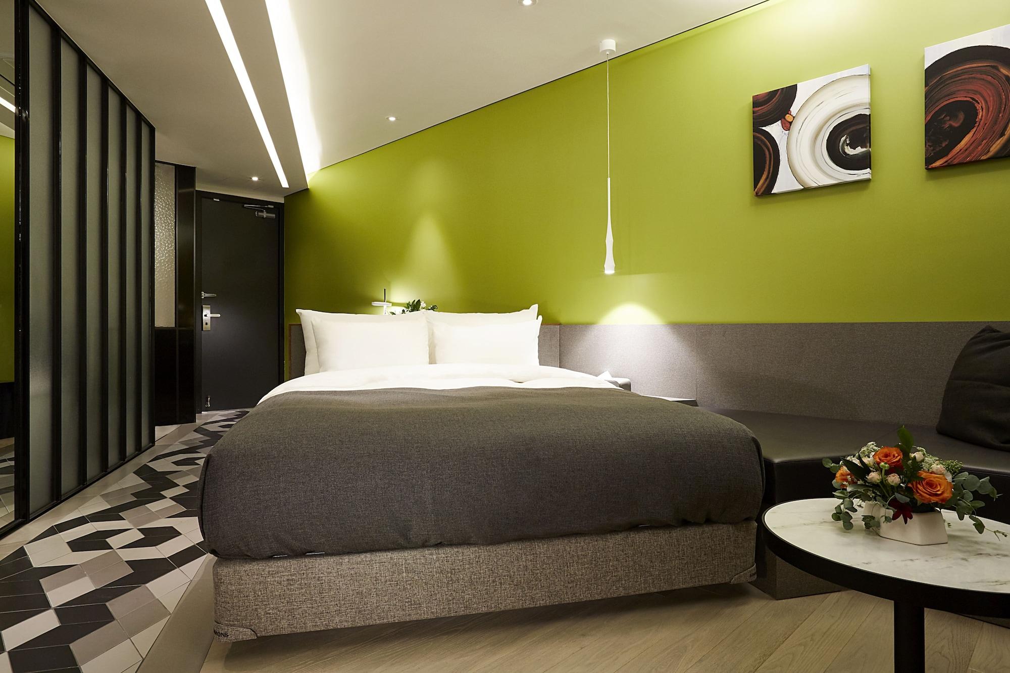 9 Brick Hotel 3*