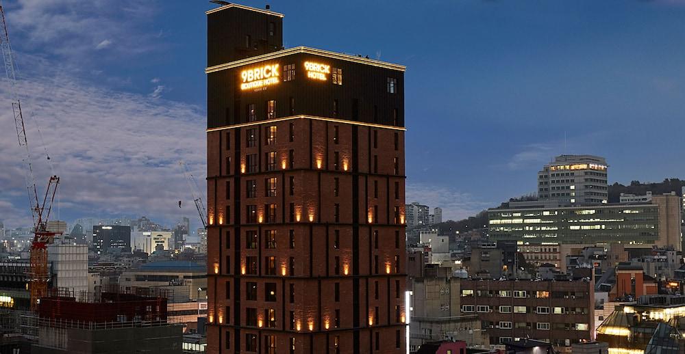 9 Brick Hotel 3*