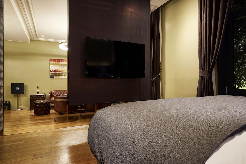 9 Brick Hotel 3*