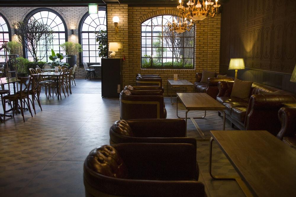 9 Brick Hotel